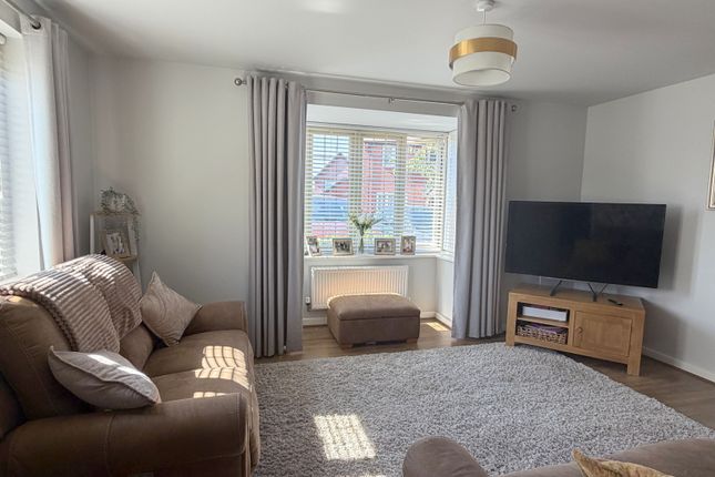 23 Snapdragon Close, Walton Cardiff, Tewkesbury photo 3