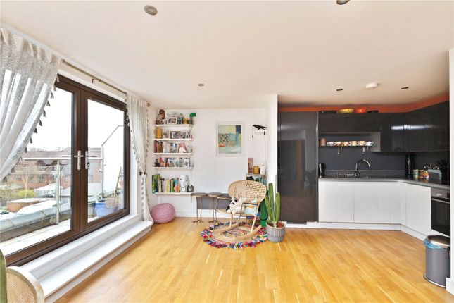 Flat 49, Weirview Place,, Weyside Park, Godalming photo 4