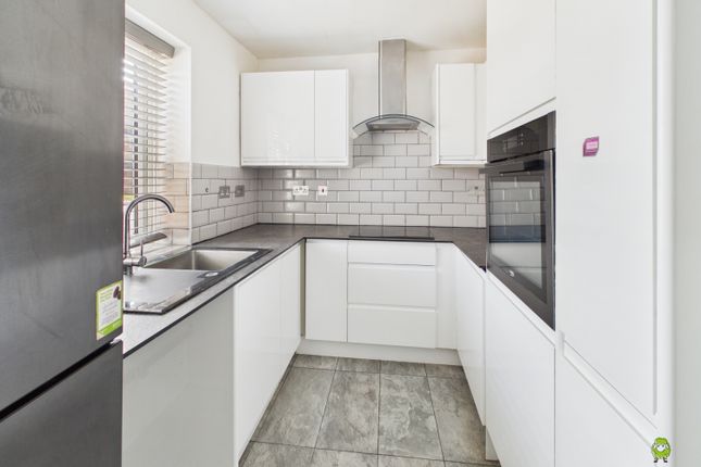 35, Hilltop Gardens, Dartford photo 4