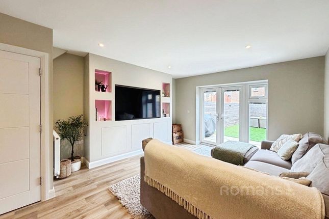 5, Bushy Plats Close, Aldershot photo 3