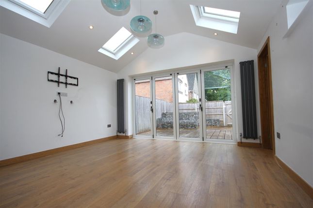 15, John Bunyan Close, Whiteley photo 3