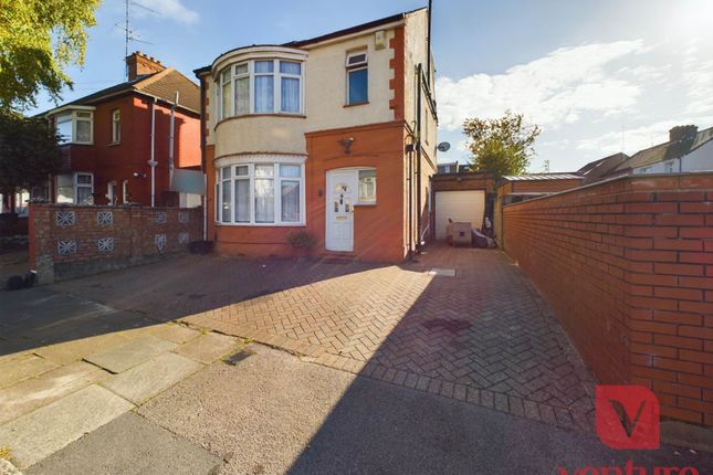 5-bed detached on 2, Rondini Avenue, Luton, £440,000