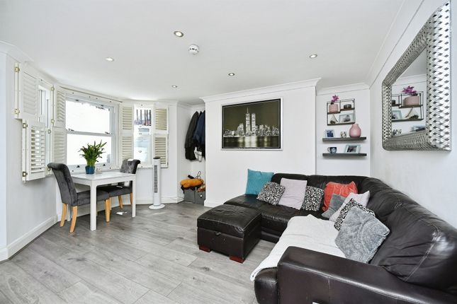 Basement Flat, 25, Devonshire Place, Brighton photo 2