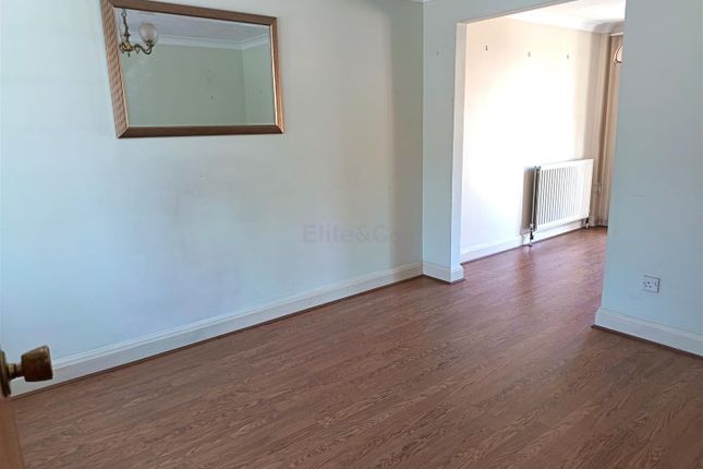 3, Turners Meadow Way, Beckenham photo 4