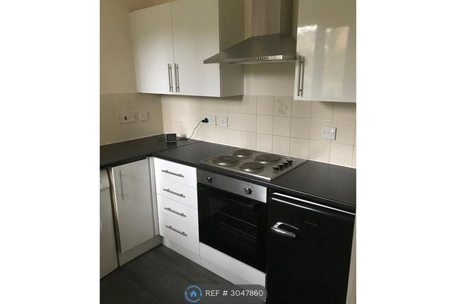 Flat, Kathleen Road, Southampton photo 4