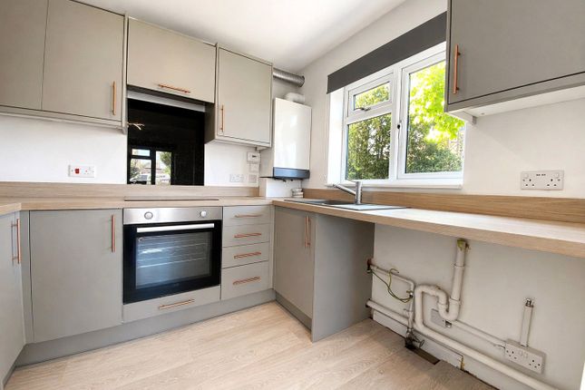 36, Ladycross, Godalming photo 3