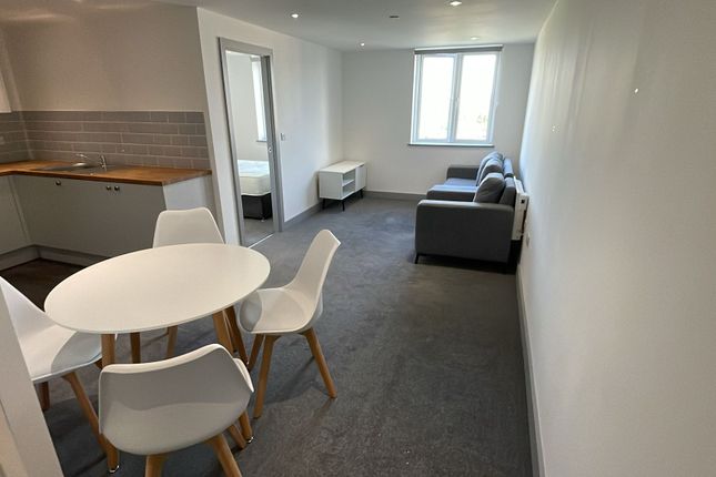 Thumbnail Flat to rent in Balm Road, Leeds