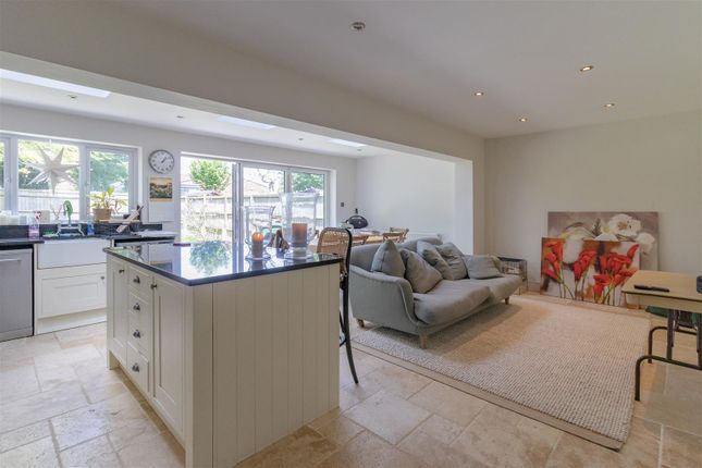 33, Buckles Close, Cheltenham photo 5