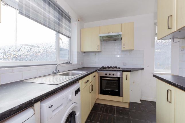 6, Montrose Avenue, Slough photo 4
