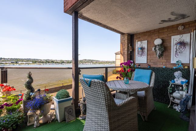 5 Seaford Court, Esplanade, Kent photo 4