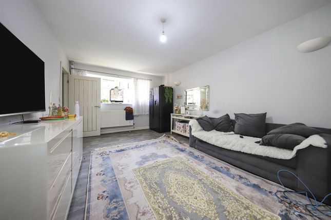 152, Bruford Road, Wolverhampton photo 2