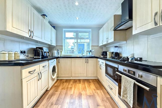 7, Torrington Avenue, Coalville photo 3
