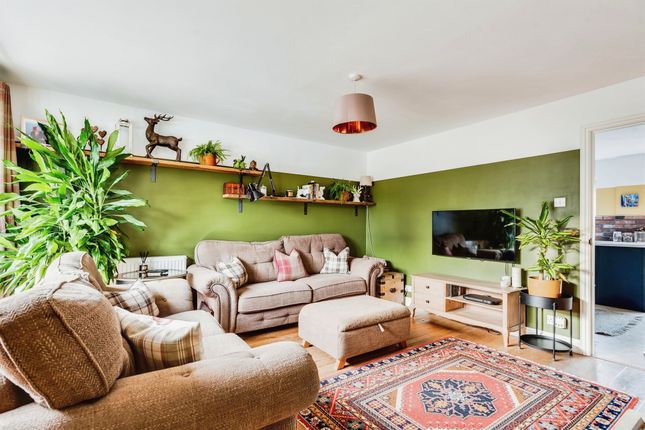 Terraced house for sale in Abingdon Road, Standlake, Witney