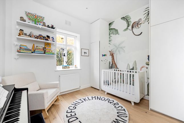 Flat for sale in Netherhall Gardens, London
