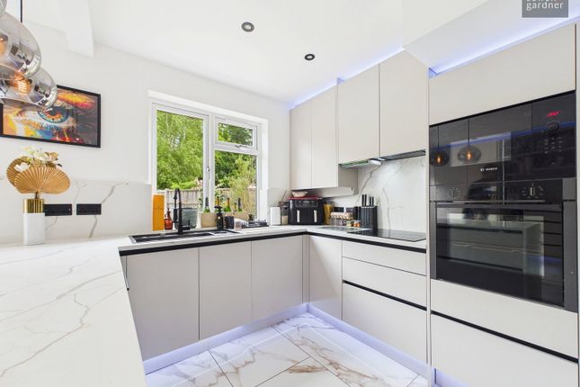 31, Gade Avenue, Watford photo 2