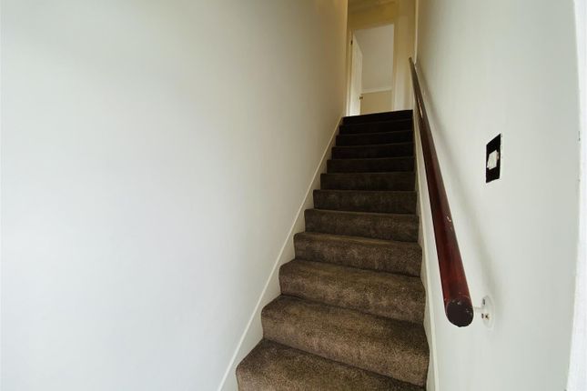 3, Roxby Avenue, Guisborough photo 4