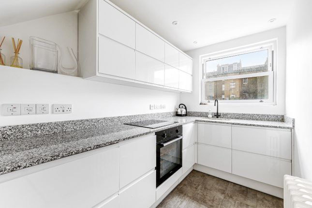 Raised Ground Floor Flat, Greater London photo 3