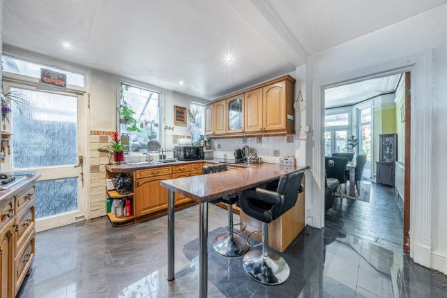 5, Thornsbeach Road, London photo 3