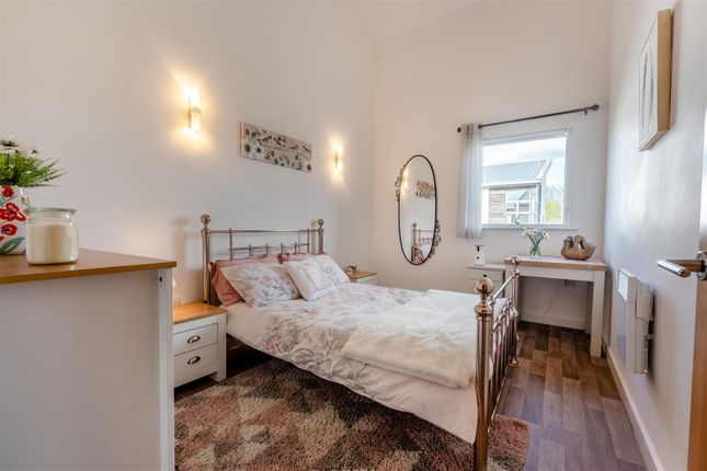 Flat for sale in Kingfisher Meadow, Maidstone