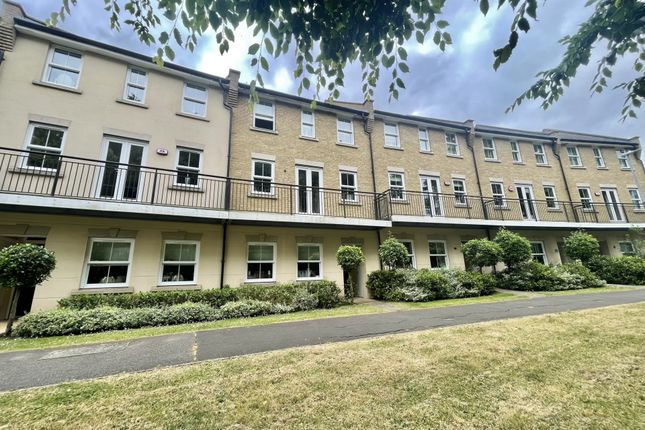 Town house to rent in Seymour Chase, Epping