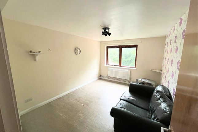 20 Greenbushes, Vincent Road, Luton photo 3