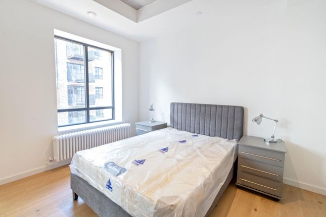 Flat 506 Serapis House,28 Goodluck Hope Walk, London photo 4