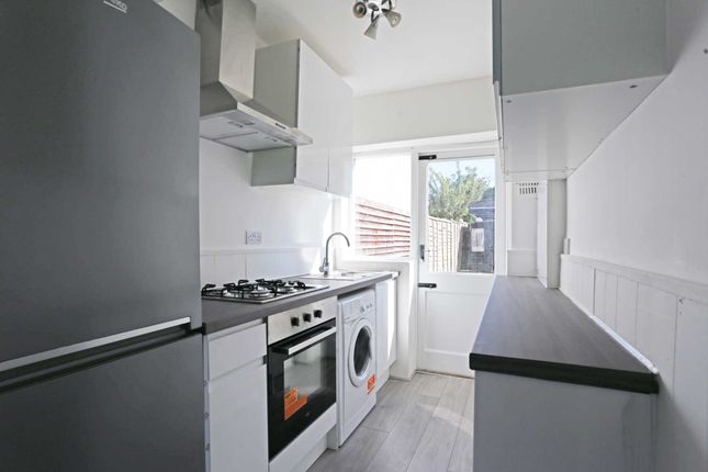 3, Helen Road, Hornchurch photo 2