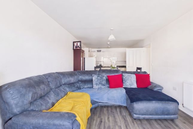 Flat 2, 24 Starboard Crescent, Chatham photo 5