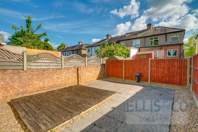 Thumbnail Flat for sale in Queens Avenue, Greenford