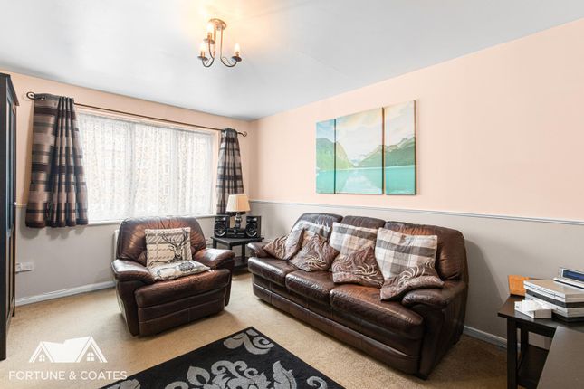 186, Dadswood, Harlow photo 2