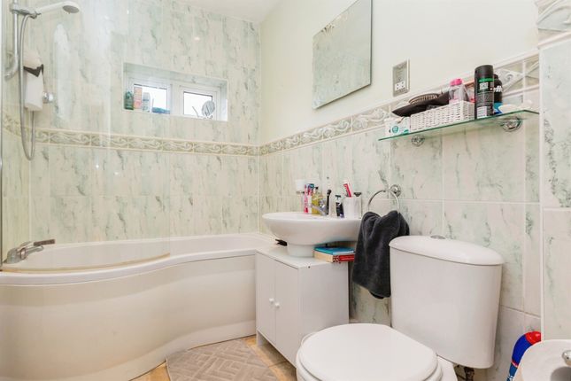 Flat for sale in Middle Road, Aylesbury