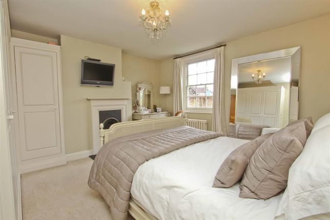 Swakeleys Road, Ickenham photo 3