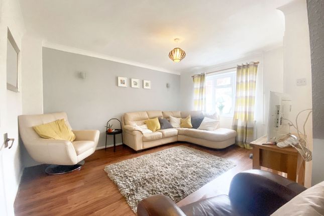 Terraced house for sale in Lowfield Drive, Thornhill