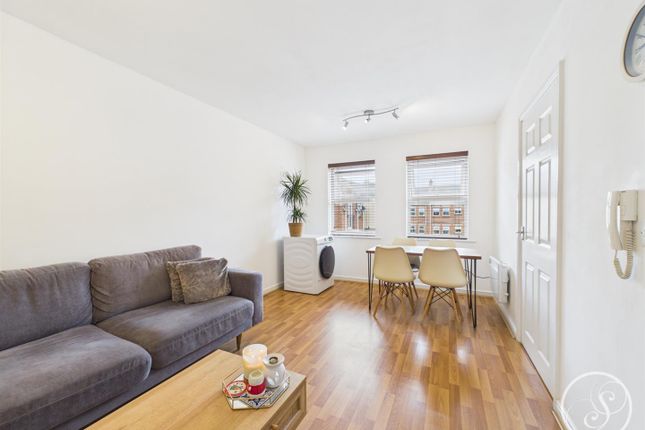 24, Whitehall Drive, Leeds photo 4