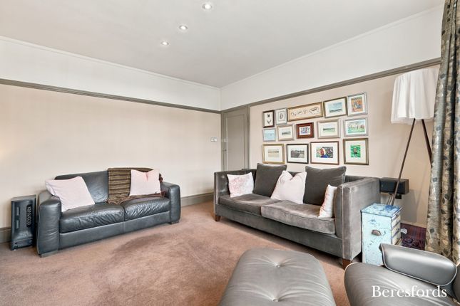 73, Waldegrave Gardens, Upminster photo 3