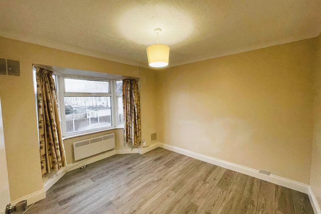 1st Floor Flat, 66, Stainash Crescent, Staines-Upon-Thames photo 2
