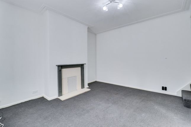 12, Whingate Avenue, Leeds photo 4