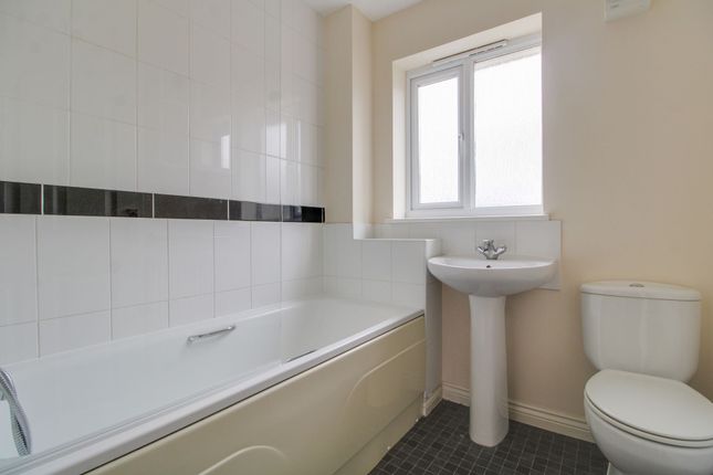 97 Heron Croft, Ely photo 4