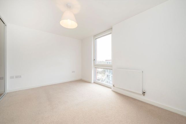 Flat 55, Lighterage Court, High Street, Brentford photo 3