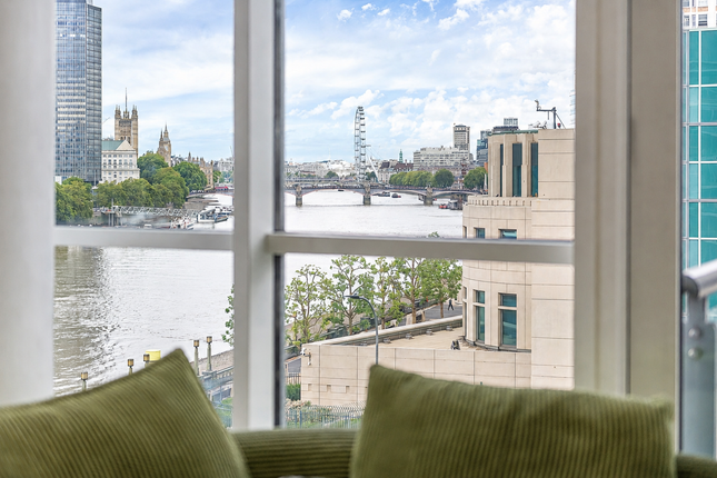 Bridge House, 18,Flat 81, St. George Wharf, London photo 4