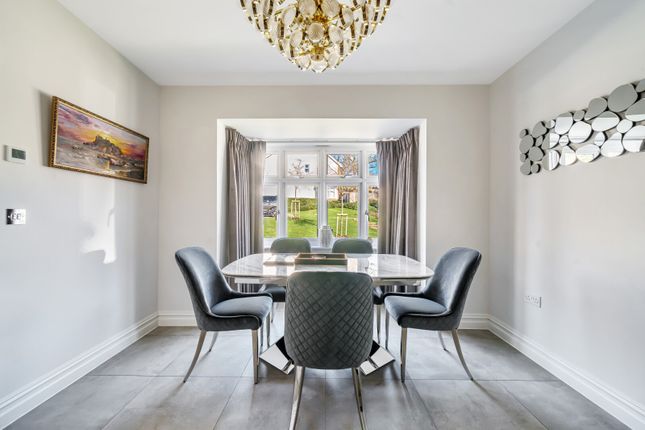 26, Consort Drive, Leatherhead photo 4