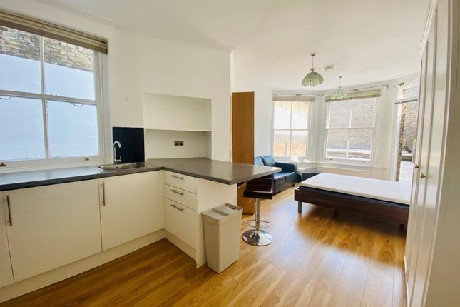 Thumbnail Studio to rent in Doughty Street, London