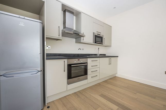 Flat 51, Sundial Court, Barnsbury Lane, Surbiton photo 4