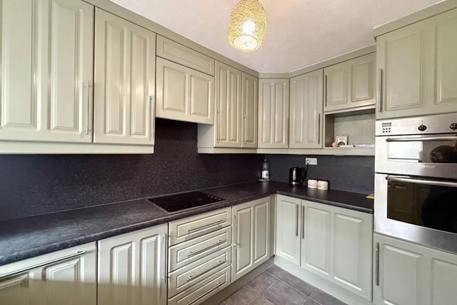 7 Shipley Court, Gateshead photo 2