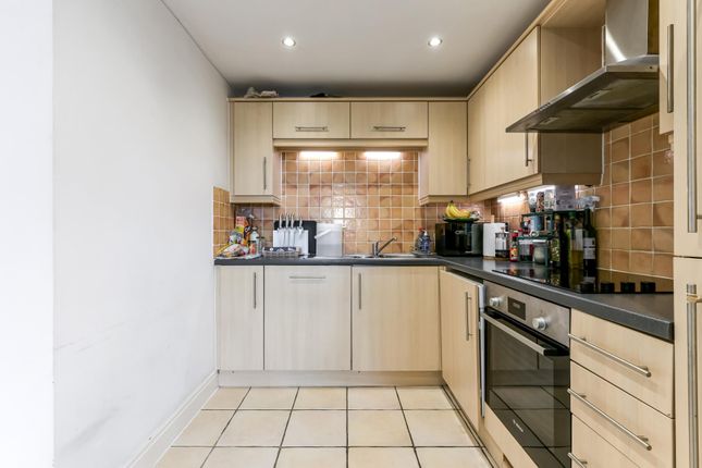 85, Holland Gardens, Brentford photo 4