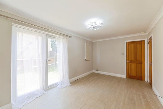 8, Hydrangea Walk, Banbury photo 2