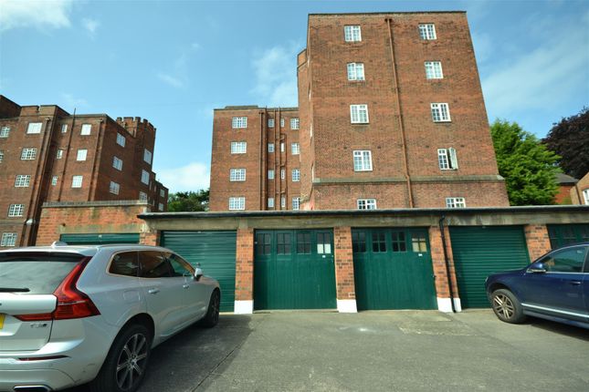 Flat for sale in Stoneygate Court, London Road, Leicester