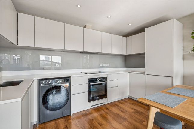 Flat 18, Hardy Court, 1, Furmage Street, London photo 3