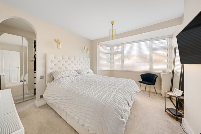 7, Lovelace Avenue, Bromley photo 3