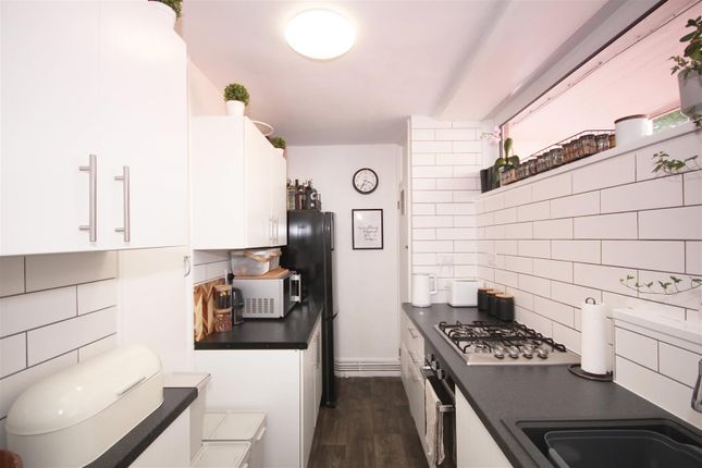 19, Edmonton Court, Canada Estate, London photo 3